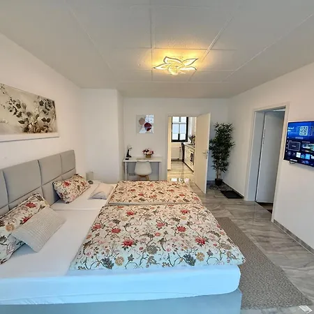 Apartmenthaus Zentrum 아파트 도벨른